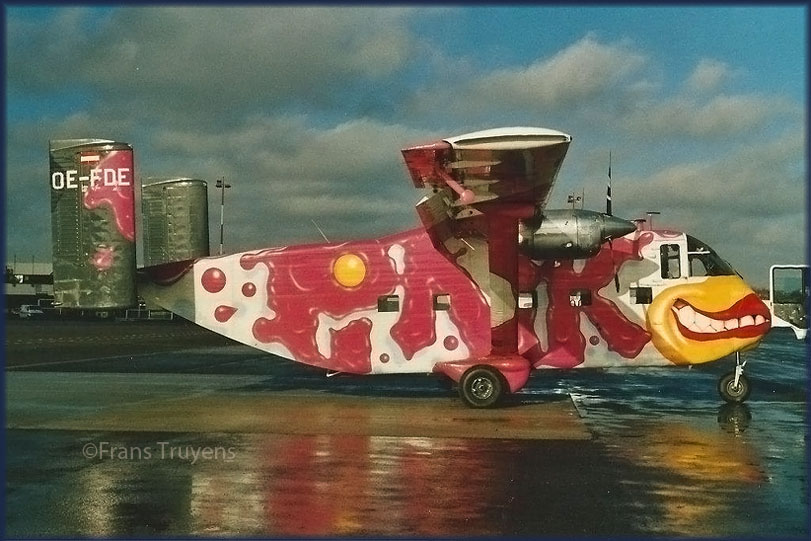 Short Skyvan OE-FDE of Pink Aviation Services